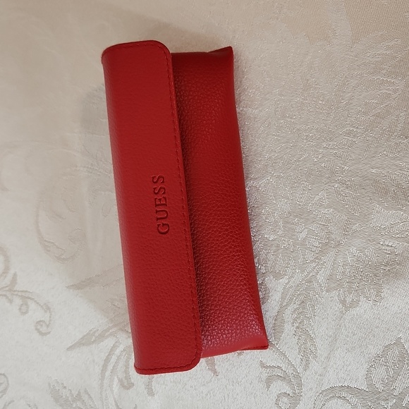 Guess red sunglasses glasses case soft leather with button - Picture 1 of 6